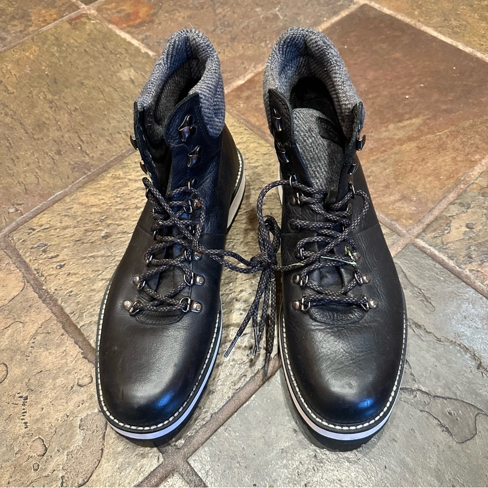 Wolverine Black Leather Men's Hiking Boots. Used only couple of times.